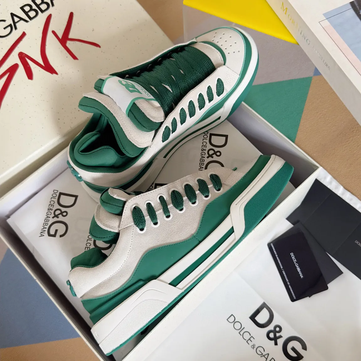 Factory price: 458💰D&G's latest Cushion series casual sports shoes, dad shoes, running shoes, original purchase and development, production, handmade, but always looking to the future. The new Cushion sneakers feature a two-tone suede upper accented by a mesh contrasting printed DG cross logo on the side. The lightweight, grippy rubber outsole is innovatively designed to provide excellent performance, while the jacquard label adds timeless style. Exquisite packaging at the delivery counter🛍📦 ▪️ Fabric: Original custom-made first-layer cowhide ▪️ Lining: Original custom-made breathable towel lining ▪️ Sole: Original open-molded rubber material ▪️ Bottom thickness: 3.5CM ▪️ Size: Men's 38-44, customized 45